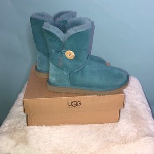 💙 Aquamarine Bailey Uggs size 7 💙